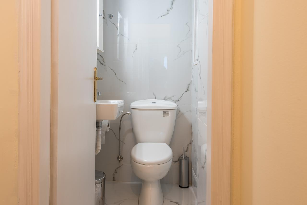 Victoria Queens Palace Apartments เอเธนส์ ภายนอก รูปภาพ