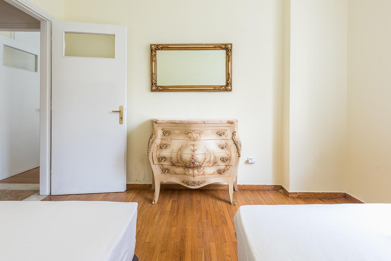 Victoria Queens Palace Apartments เอเธนส์ ภายนอก รูปภาพ