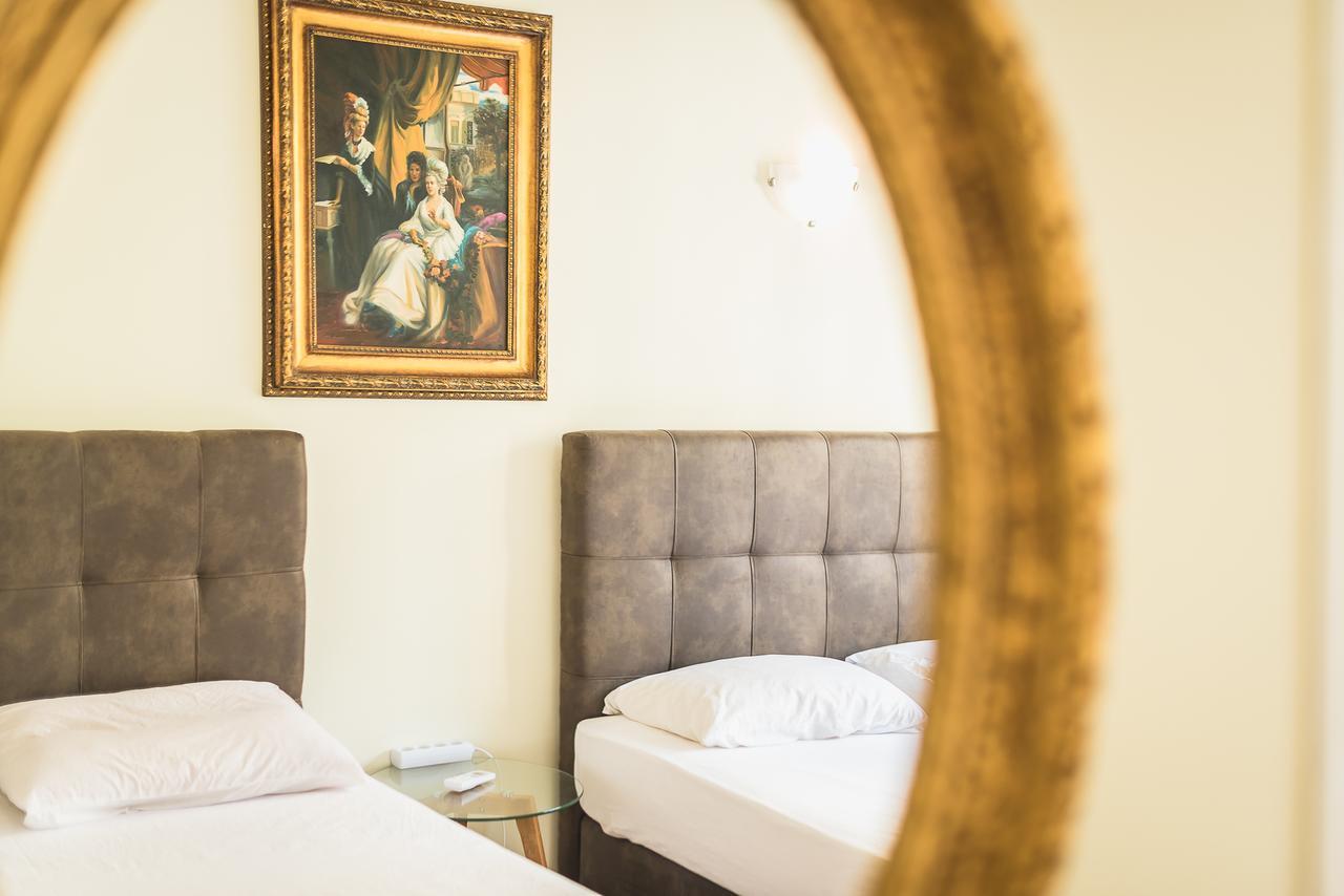 Victoria Queens Palace Apartments เอเธนส์ ภายนอก รูปภาพ